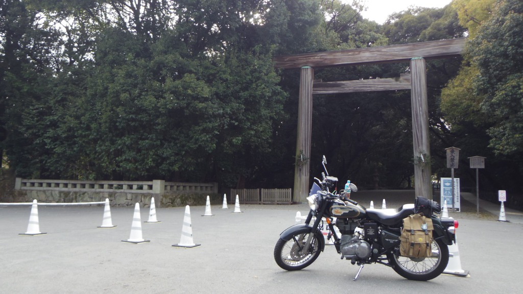 熱田神宮　バイク