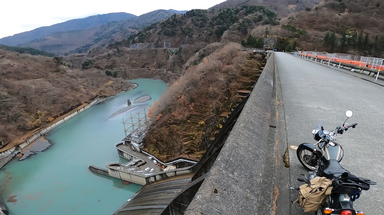 『ゆるキャン△』聖地巡礼ツーリング3、リンちゃん達が訪れた畑薙ダムでバイク撮影。