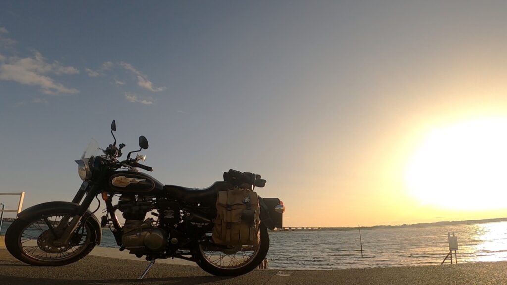 夕日を背景にバイク撮影2