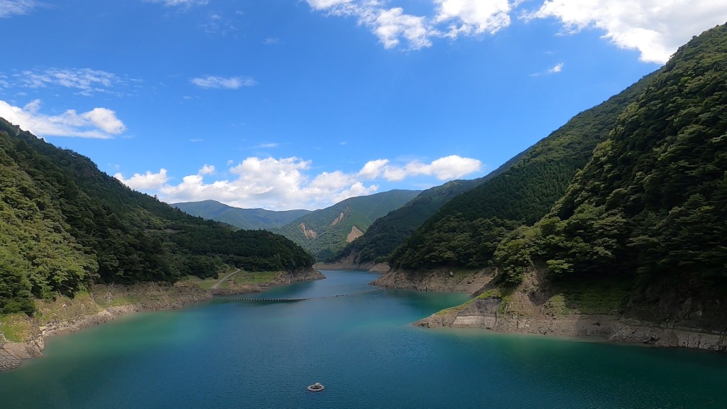 長島ダム上からの眺め：接岨湖（せっそ湖）